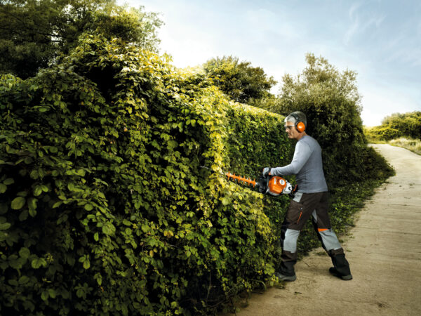 Podador a combustão HS 82 R STIHL